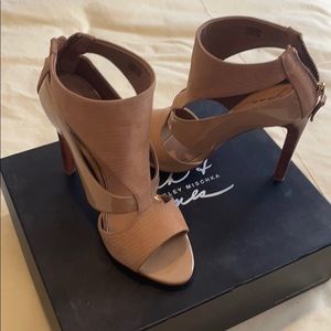 New never worn Badgley Mischka